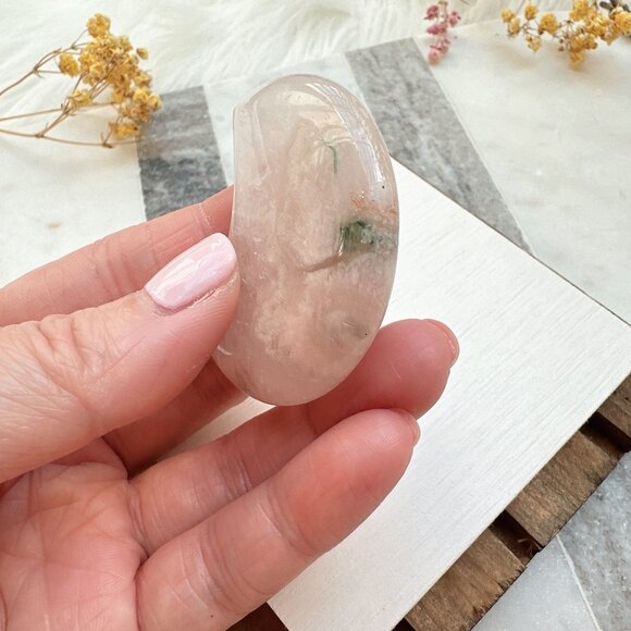 Gorgeous Small Flower Agate Moon Carving - Picture 4 of 6